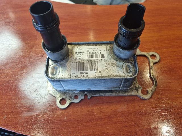 bontott BMW 1 Olajhűtő