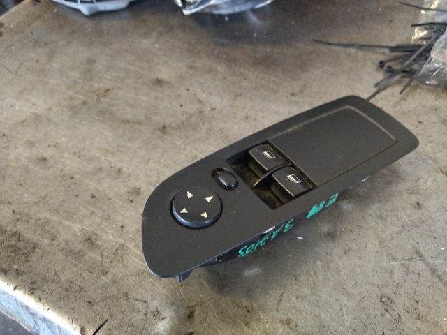 bontott BMW 1 Ablakemelő és Tükör Kapcsoló