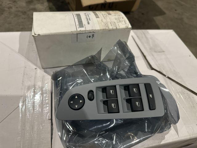 bontott BMW 1 Ablakemelő és Tükör Kapcsoló