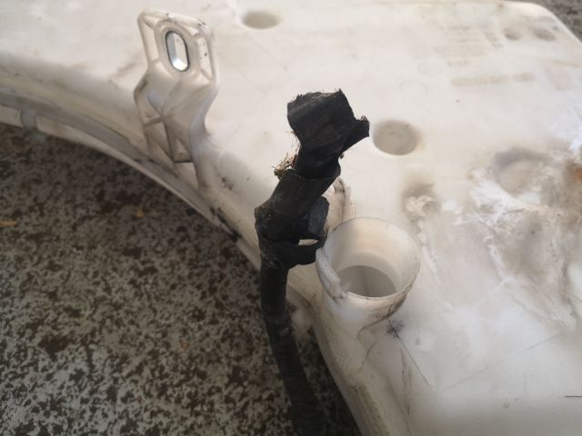 bontott BMW 1 Ablakmosó Tartály