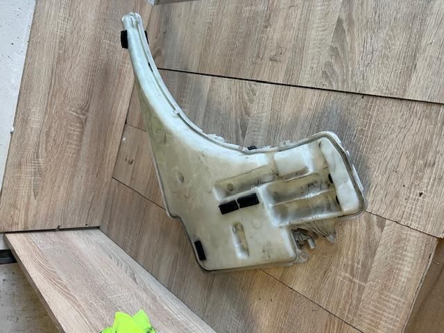 bontott BMW 1 Ablakmosó Tartály