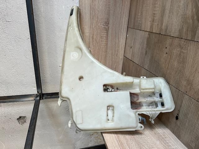 bontott BMW 1 Ablakmosó Tartály