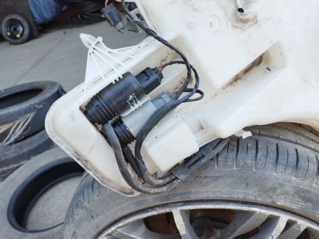 bontott BMW 1 Ablakmosó Tartály