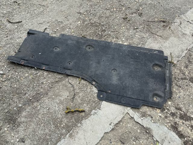 bontott BMW 1 Alsó Padlólemez Burkolat