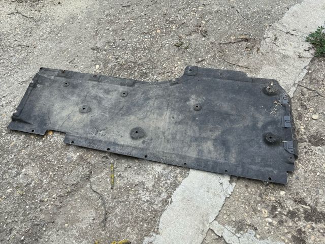 bontott BMW 1 Alsó Padlólemez Burkolat