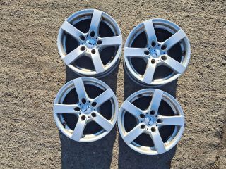 bontott BMW 1 Alufelni Szett