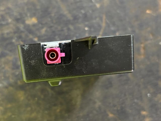 bontott BMW 1 Antenna Erősítő