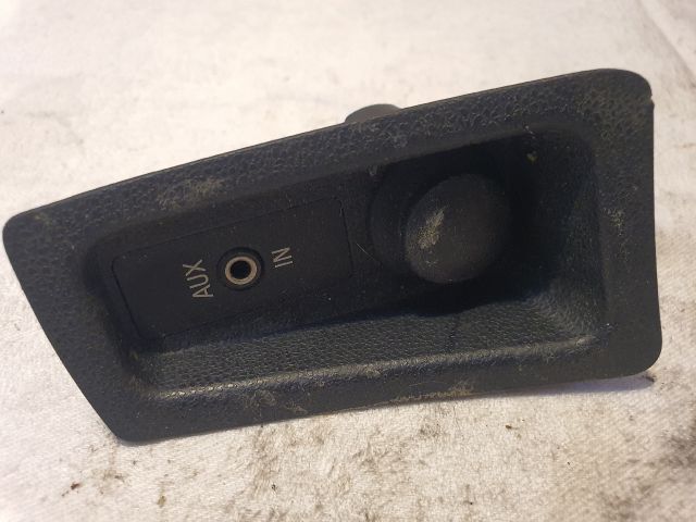 bontott BMW 1 AUX Csatlakozó