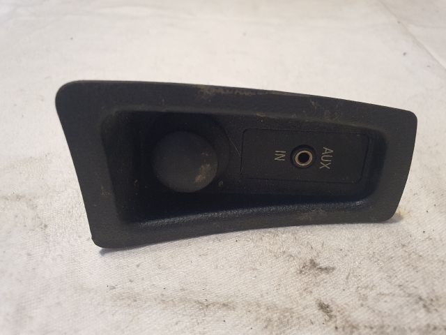 bontott BMW 1 AUX Csatlakozó