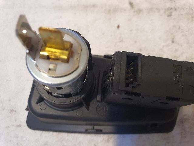 bontott BMW 1 AUX Csatlakozó