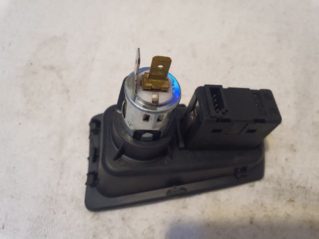 bontott BMW 1 AUX Csatlakozó