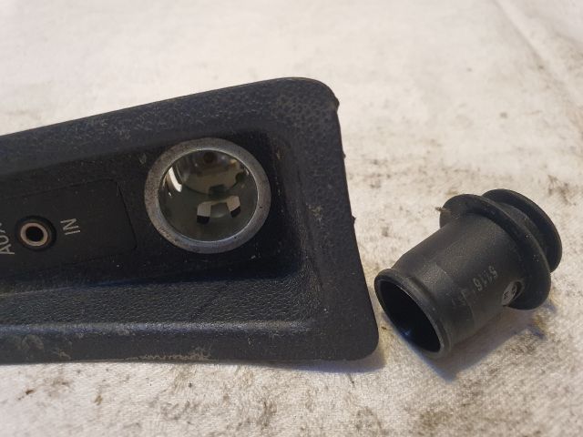 bontott BMW 1 AUX Csatlakozó