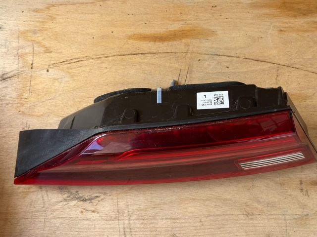 bontott BMW 1 Bal Belső Hátsó Lámpa