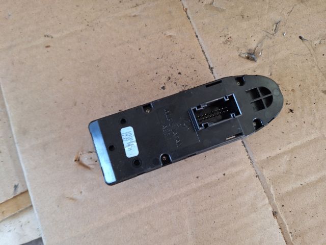 bontott BMW 1 Bal első Ablakemelő Kapcsoló