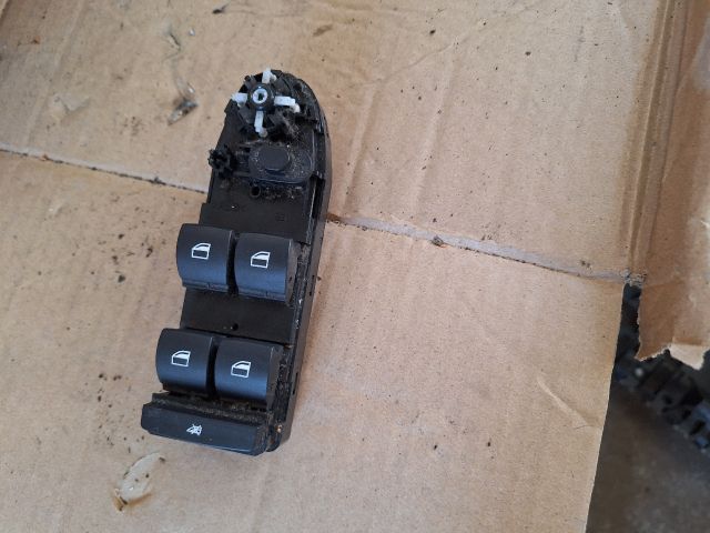 bontott BMW 1 Bal első Ablakemelő Kapcsoló