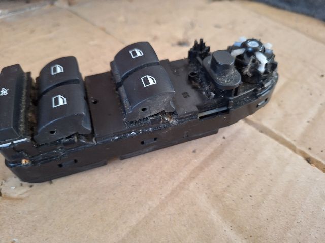 bontott BMW 1 Bal első Ablakemelő Kapcsoló