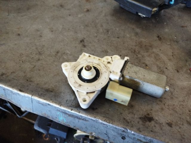 bontott BMW 1 Bal első Ablakemelő Motor