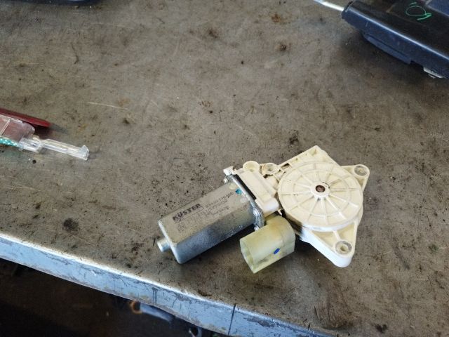 bontott BMW 1 Bal első Ablakemelő Motor