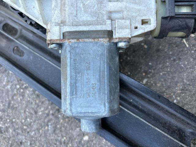 bontott BMW 1 Bal első Ablakemelő Szerkezet (Elektromos)