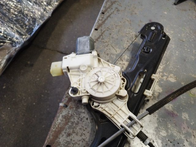 bontott BMW 1 Bal első Ablakemelő Szerkezet (Elektromos)