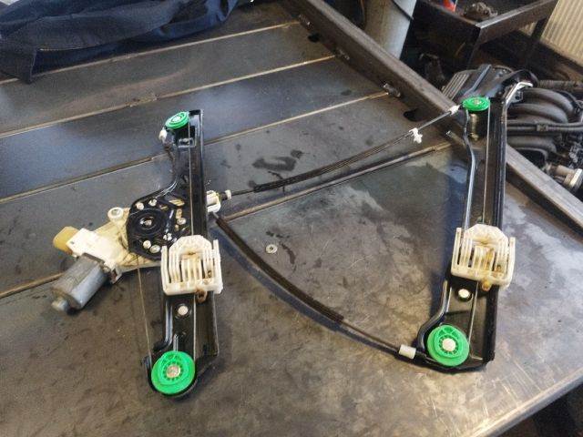 bontott BMW 1 Bal első Ablakemelő Szerkezet (Elektromos)