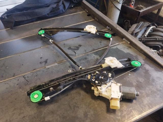 bontott BMW 1 Bal első Ablakemelő Szerkezet (Elektromos)