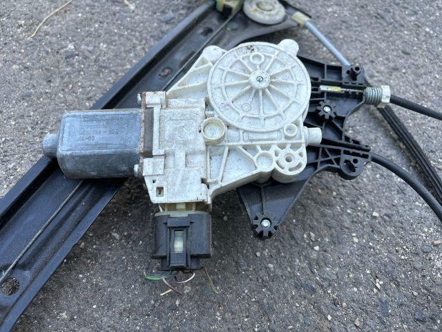 bontott BMW 1 Bal első Ablakemelő Szerkezet (Elektromos)