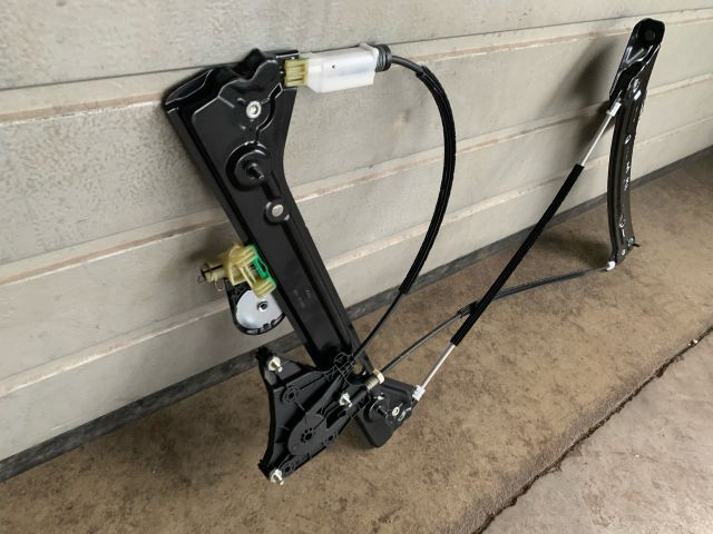 bontott BMW 1 Bal első Ablakemelő Szerkezet (Elektromos)