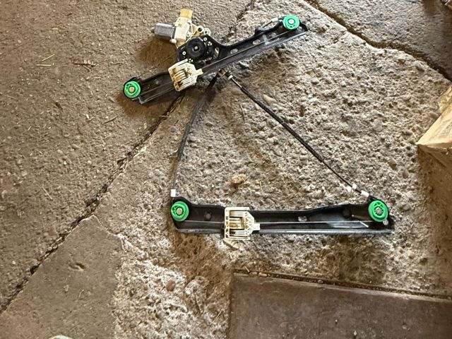 bontott BMW 1 Bal első Ablakemelő Szerkezet (Elektromos)