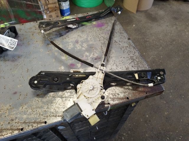 bontott BMW 1 Bal első Ablakemelő Szerkezet (Elektromos)