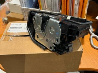 bontott BMW 1 Bal első Ajtózár