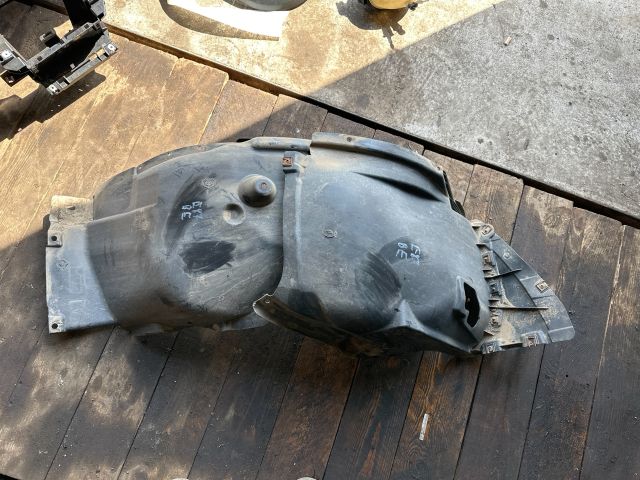 bontott BMW 1 Bal első Dobbetét (Kerékjárati, Műanyag)