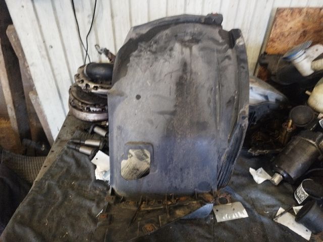 bontott BMW 1 Bal első Dobbetét (Kerékjárati, Műanyag)