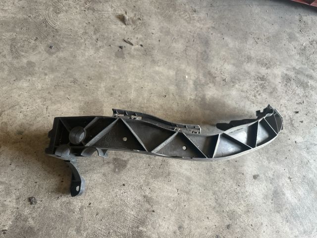 bontott BMW 1 Bal Fényszóró Lámpakeret