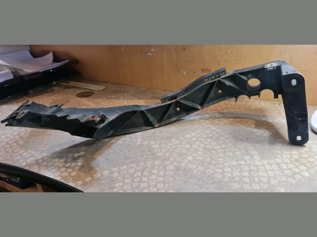 bontott BMW 1 Bal Fényszóró Tartó