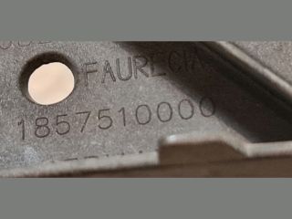 bontott BMW 1 Bal Fényszóró Tartó