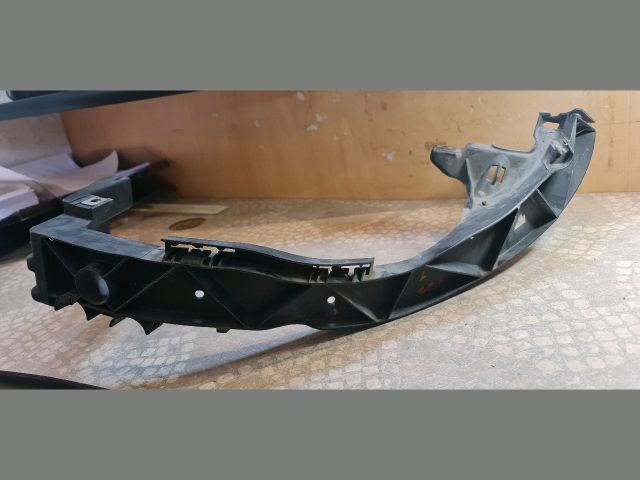 bontott BMW 1 Bal Fényszóró Tartó