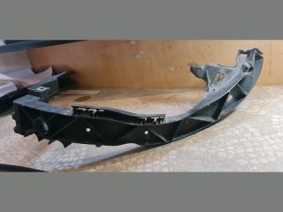 bontott BMW 1 Bal Fényszóró Tartó