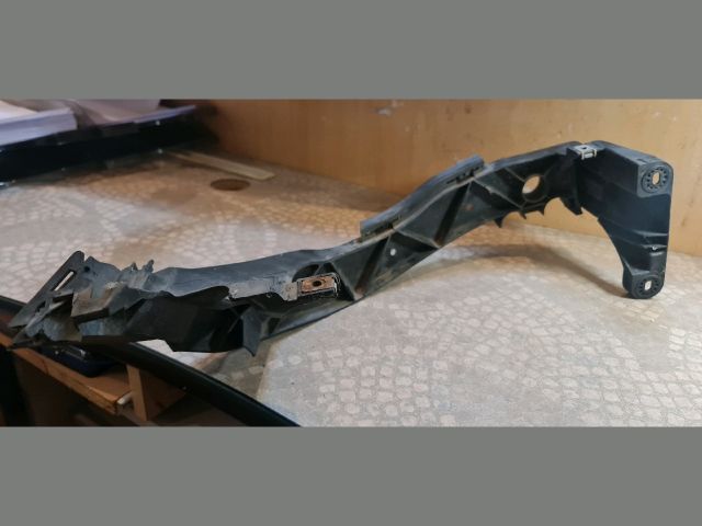 bontott BMW 1 Bal Fényszóró Tartó