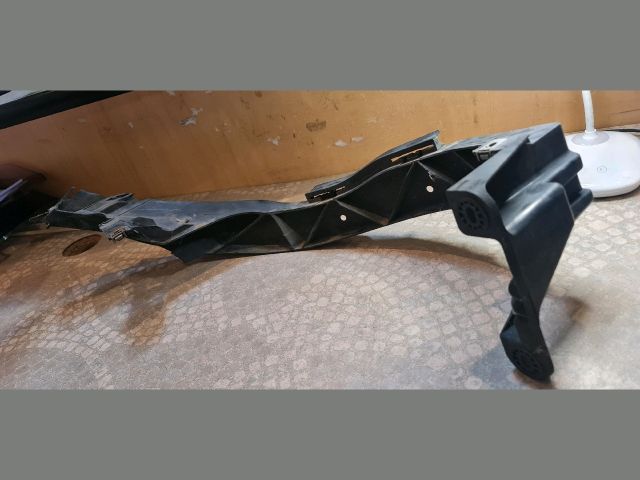 bontott BMW 1 Bal Fényszóró Tartó