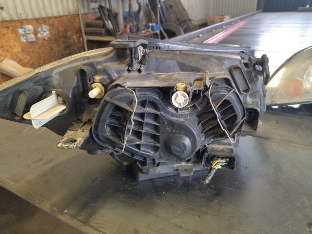 bontott BMW 1 Bal Fényszóró