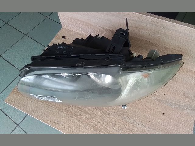 bontott BMW 1 Bal Fényszóró