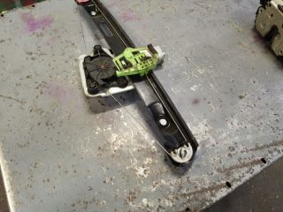 bontott BMW 1 Bal hátsó Ablakemelő Szerkezet (Elektromos)