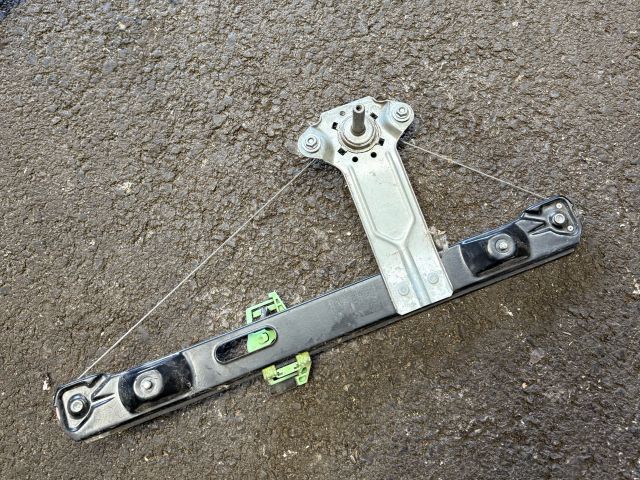 bontott BMW 1 Bal hátsó Ablakemelő Szerkezet (Mechanikus)