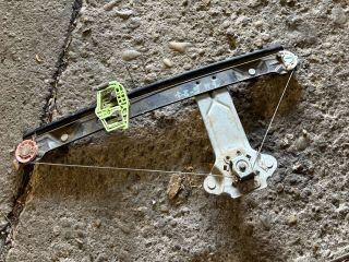 bontott BMW 1 Bal hátsó Ablakemelő Szerkezet (Mechanikus)