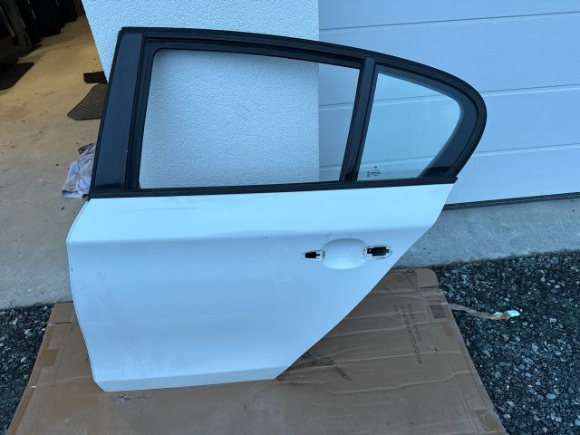 bontott BMW 1 Bal hátsó Ajtó (Üres lemez)