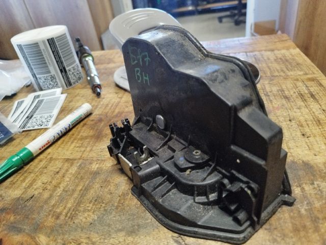 bontott BMW 1 Bal hátsó Ajtózár