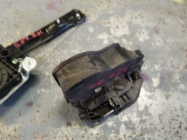 bontott BMW 1 Bal hátsó Ajtózár