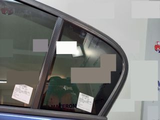 bontott BMW 1 Bal hátsó Fixüveg (Ajtóban)