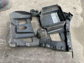 bontott BMW 1 Bal hátsó Oldal Lökhárító Tartó (Műanyag)